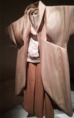 木の織物「WOOD TEXTILE」を使った着物